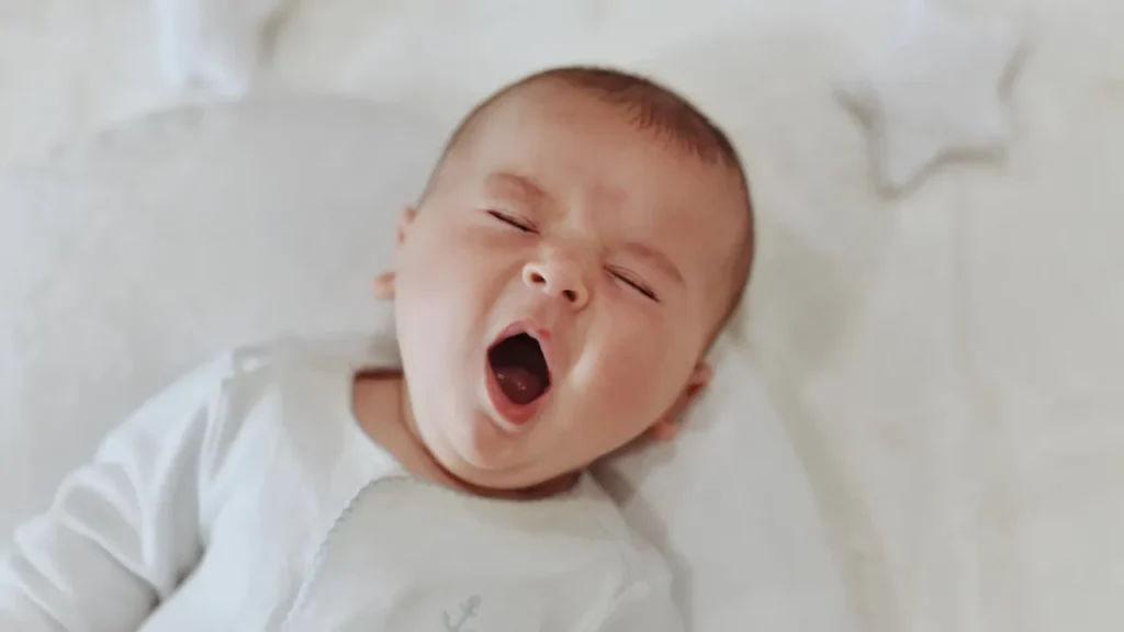 Bebê com o sono agitado: o que pode estar acontecendo com seu pequeno